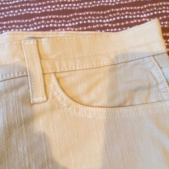 NYDJ Cream Denim Cropped Jeans Size 14 Button Decoration On Leg New - Picture 6 of 10